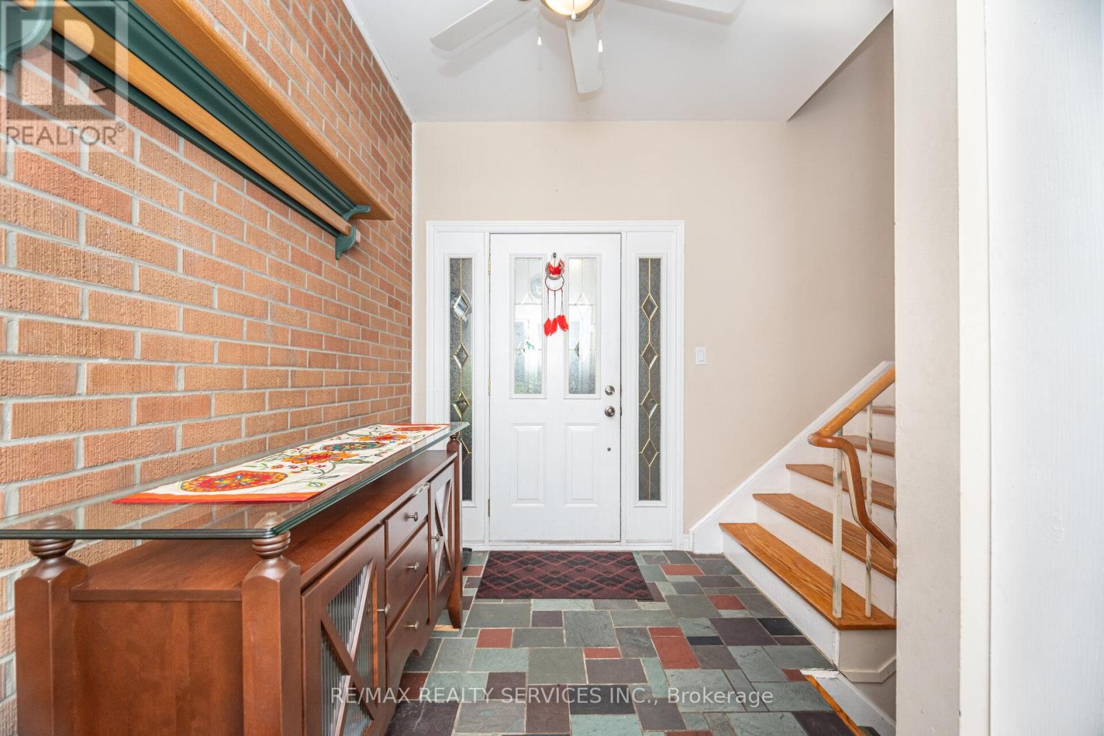 3 Conway Court, Brampton, Ontario  L6T 1Z5 - Photo 6 - W12509104