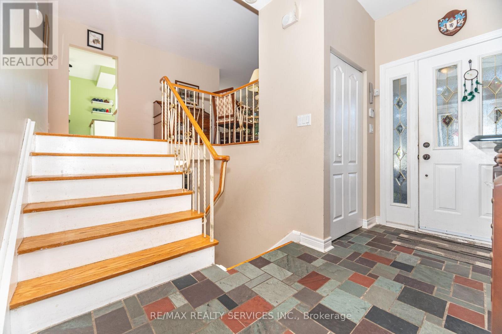 3 Conway Court, Brampton, Ontario  L6T 1Z5 - Photo 7 - W12509104