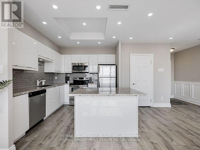 Uph7 - 880 Dundas Street W, Mississauga, Ontario  L5C 4H3 - Photo 9 - W12509106