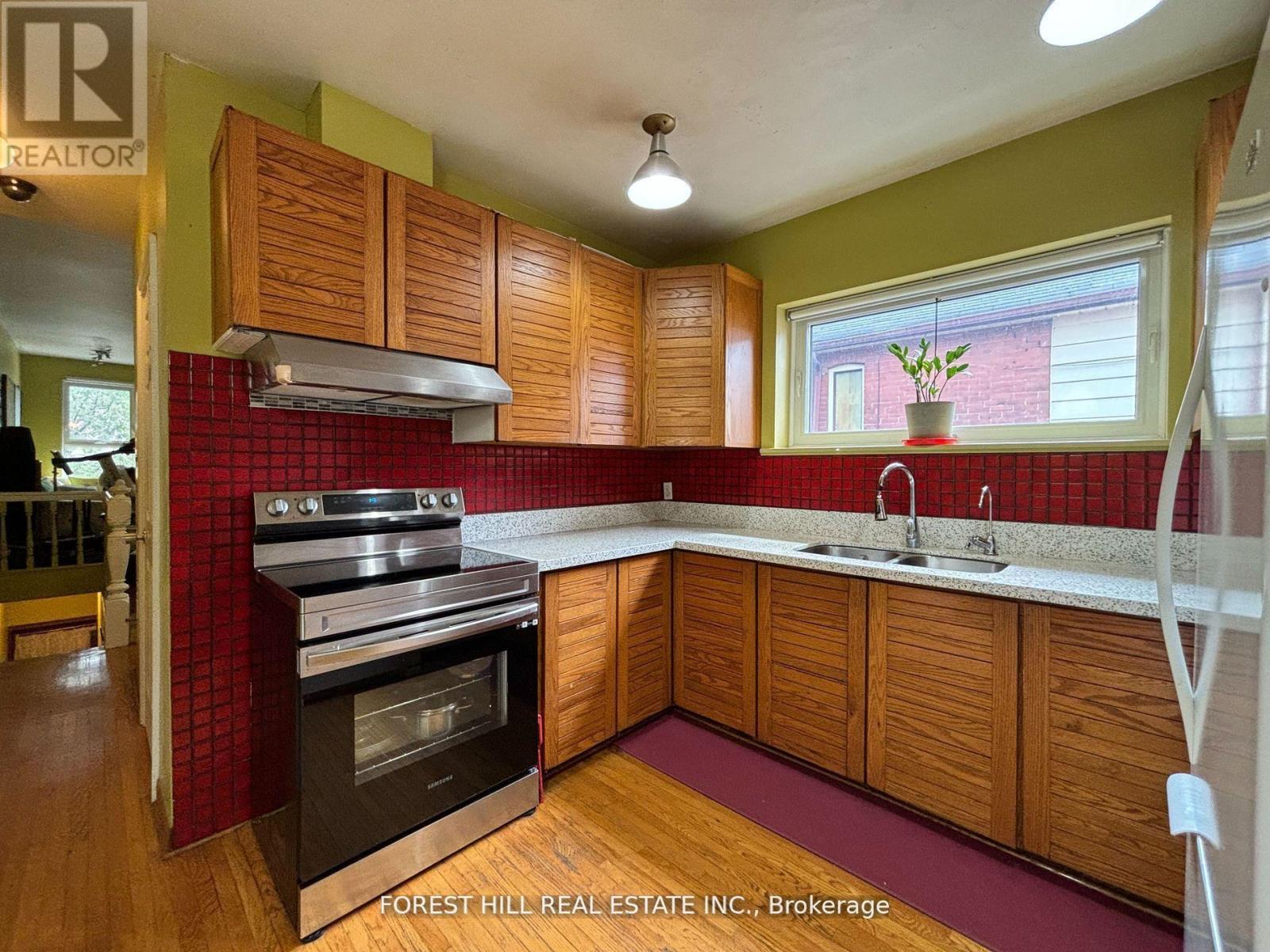 1046 Dovercourt Road, Toronto, Ontario  M6H 2X8 - Photo 7 - W12509198