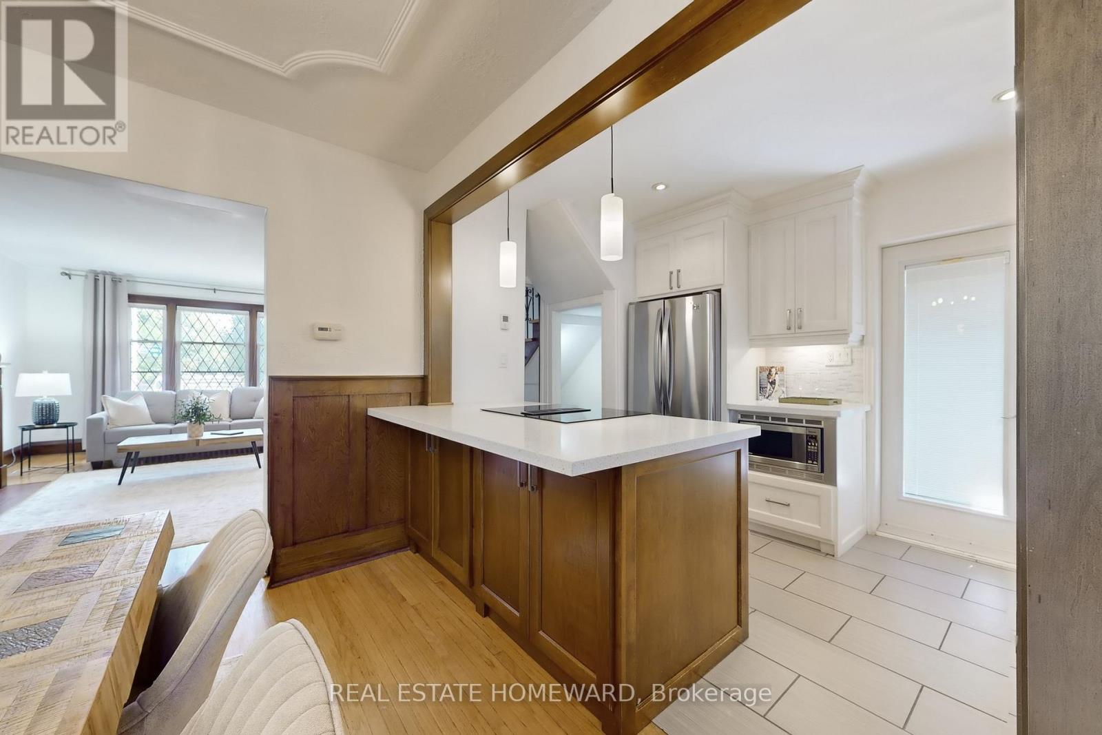 250 Grenview Boulevard S, Toronto, Ontario  M8Y 3V3 - Photo 12 - W12509216