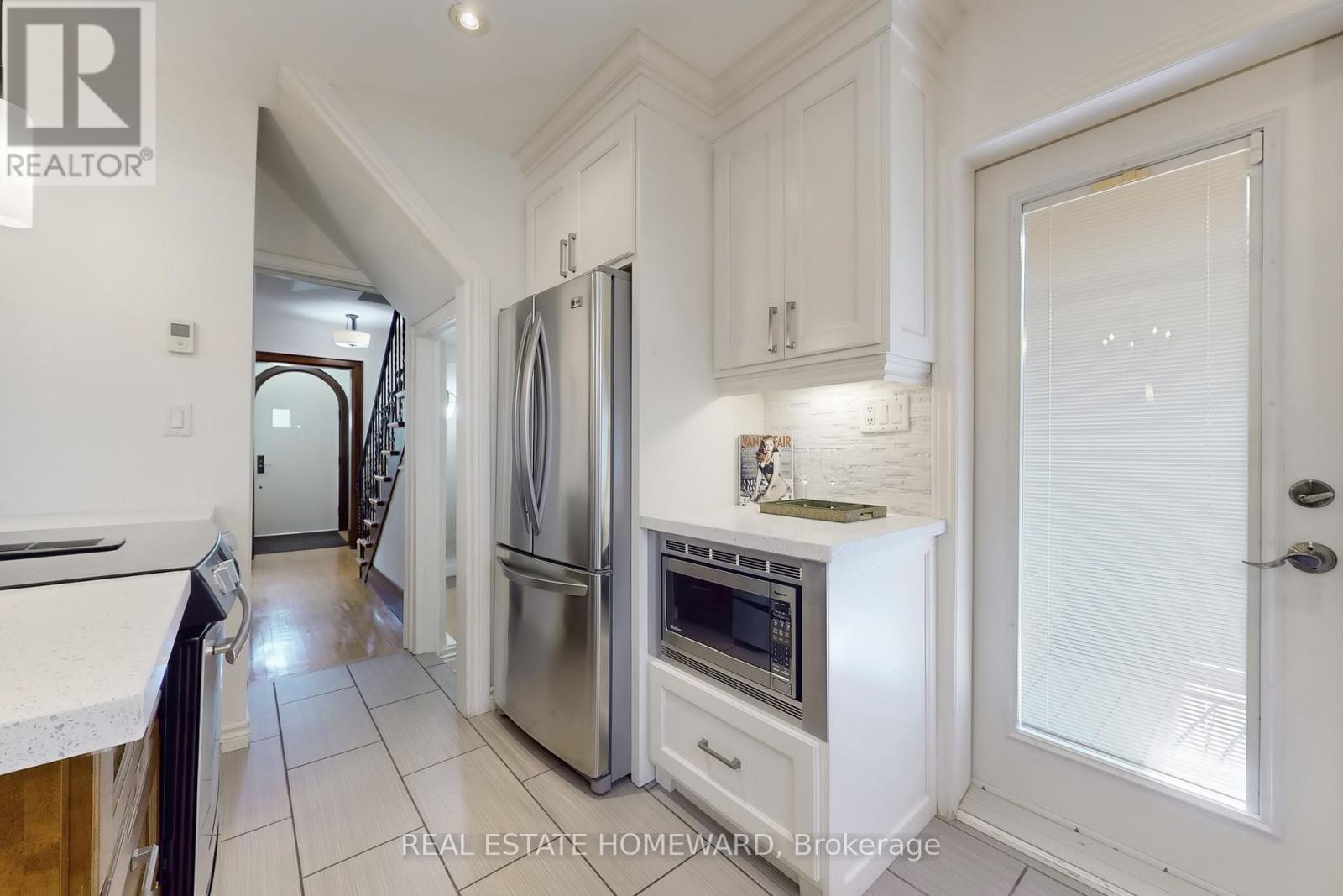 250 Grenview Boulevard S, Toronto, Ontario  M8Y 3V3 - Photo 14 - W12509216