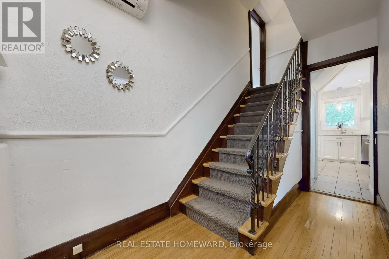 250 Grenview Boulevard S, Toronto, Ontario  M8Y 3V3 - Photo 17 - W12509216