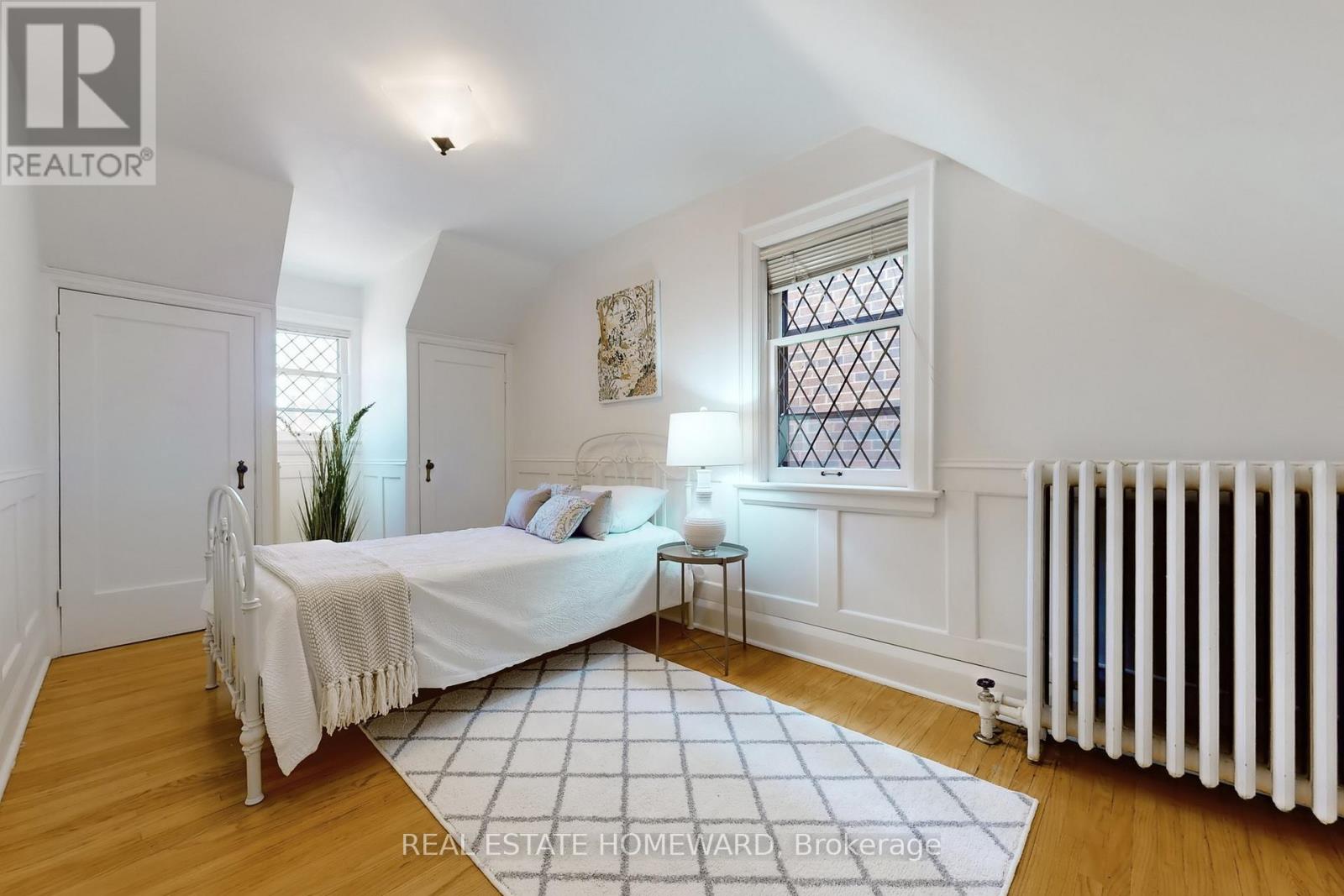 250 Grenview Boulevard S, Toronto, Ontario  M8Y 3V3 - Photo 18 - W12509216