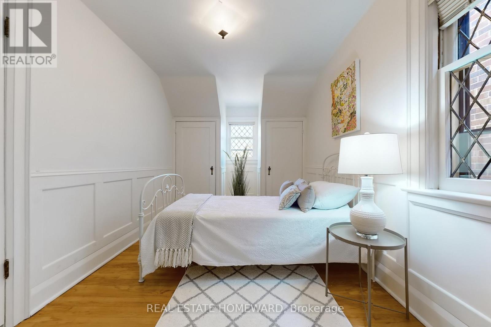 250 Grenview Boulevard S, Toronto, Ontario  M8Y 3V3 - Photo 19 - W12509216