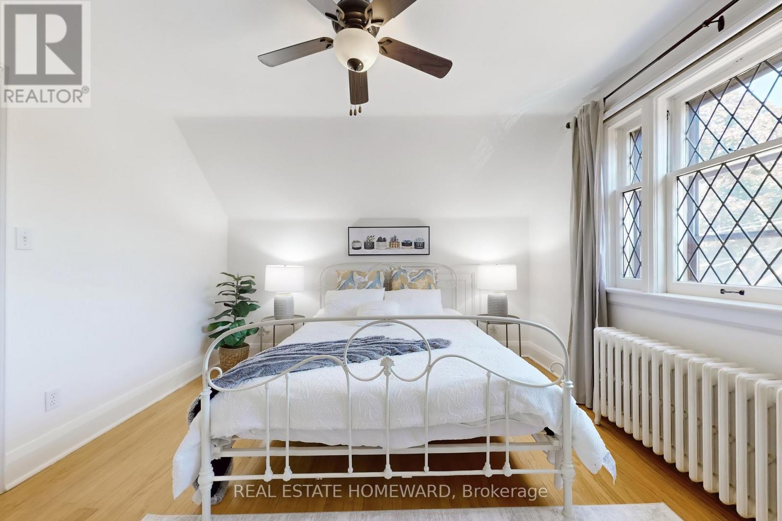 250 Grenview Boulevard S, Toronto, Ontario  M8Y 3V3 - Photo 23 - W12509216