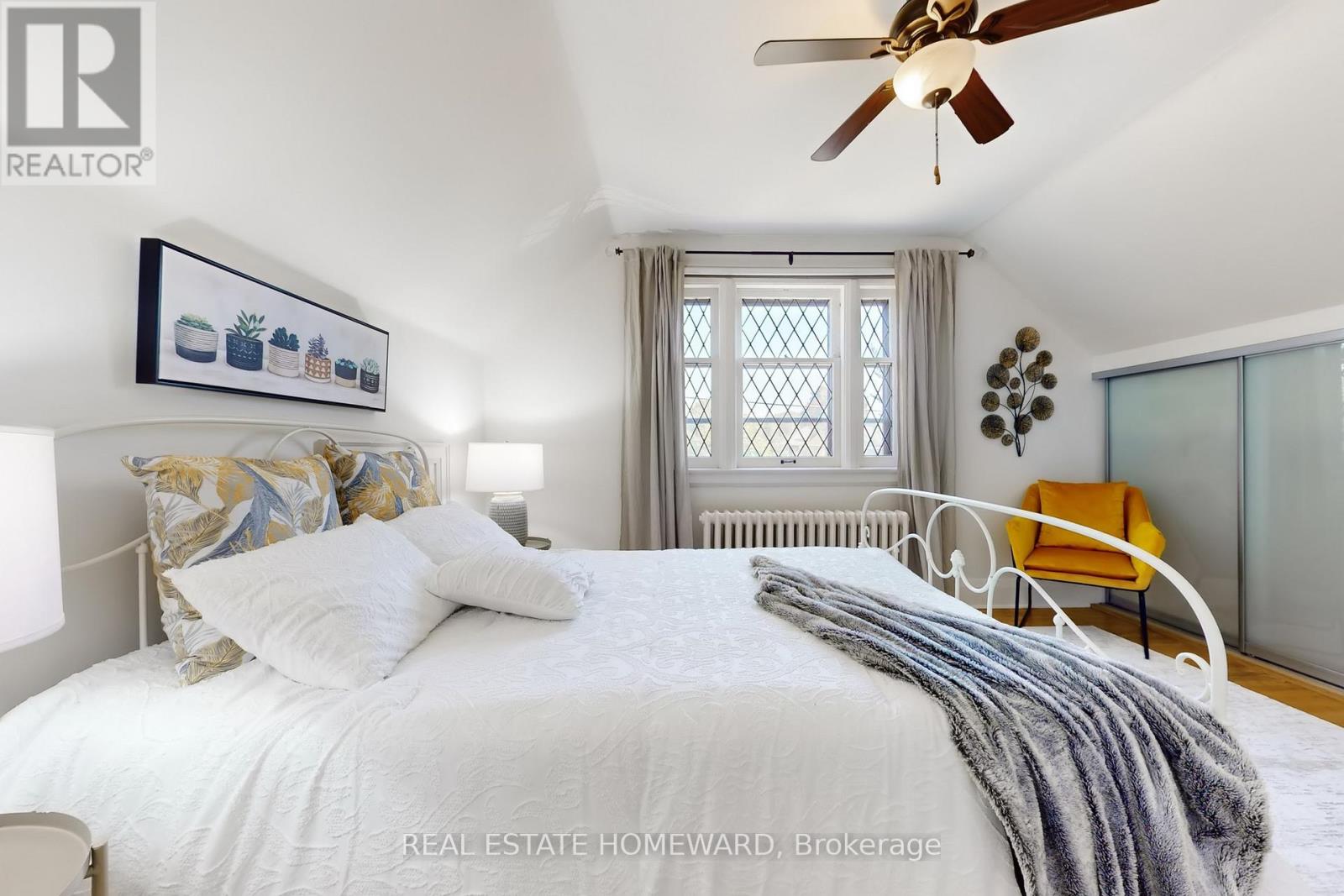 250 Grenview Boulevard S, Toronto, Ontario  M8Y 3V3 - Photo 25 - W12509216