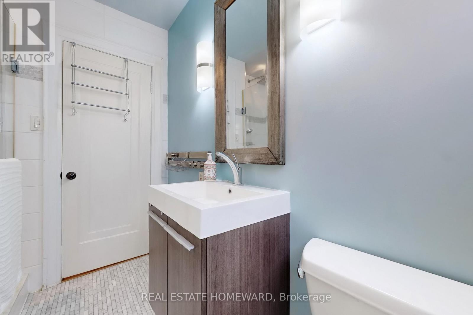 250 Grenview Boulevard S, Toronto, Ontario  M8Y 3V3 - Photo 26 - W12509216