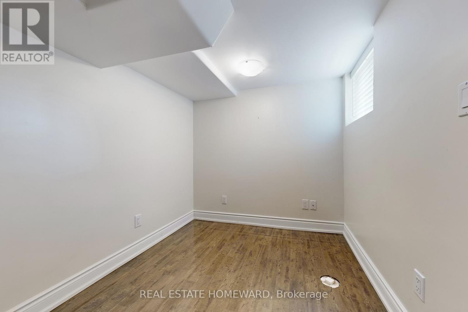 250 Grenview Boulevard S, Toronto, Ontario  M8Y 3V3 - Photo 28 - W12509216