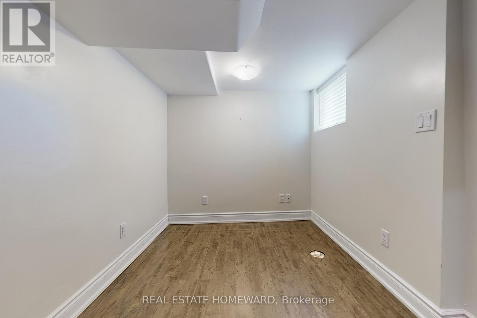 250 Grenview Boulevard S, Toronto, Ontario  M8Y 3V3 - Photo 29 - W12509216