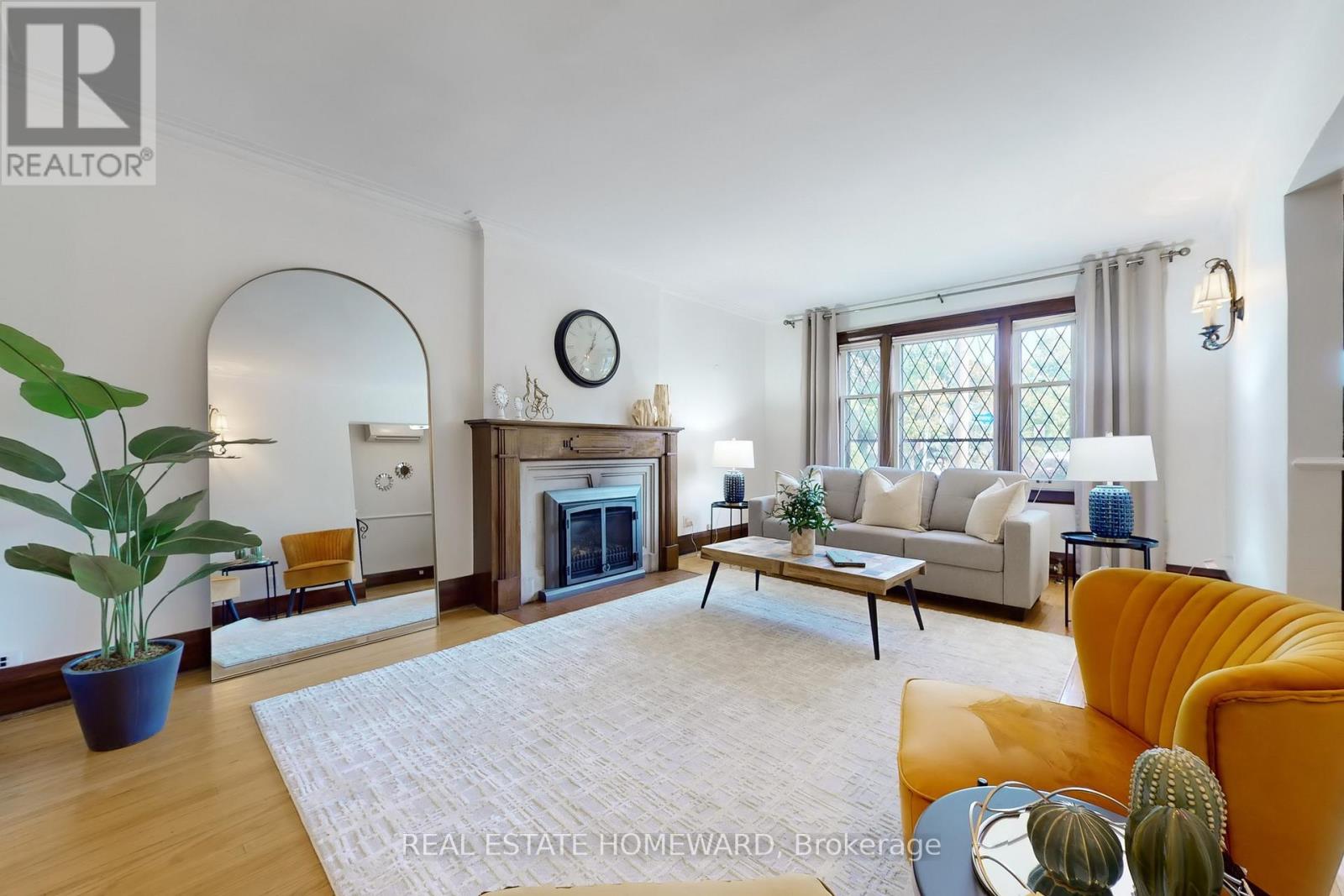 250 Grenview Boulevard S, Toronto, Ontario  M8Y 3V3 - Photo 3 - W12509216