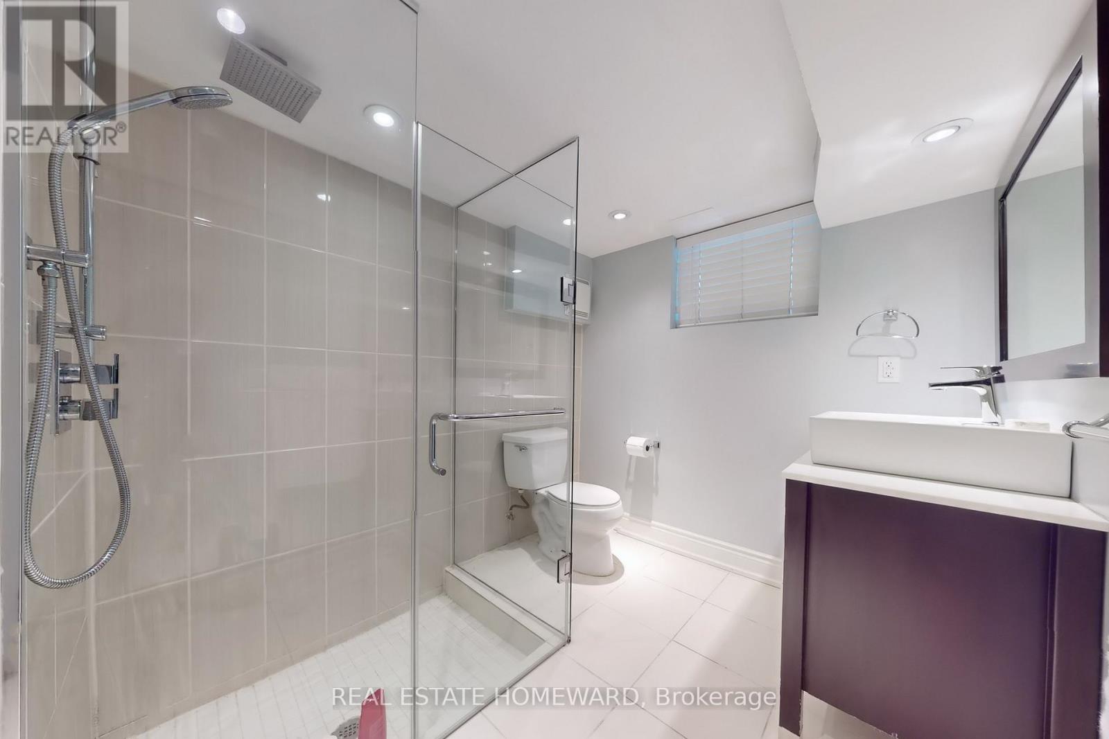 250 Grenview Boulevard S, Toronto, Ontario  M8Y 3V3 - Photo 34 - W12509216