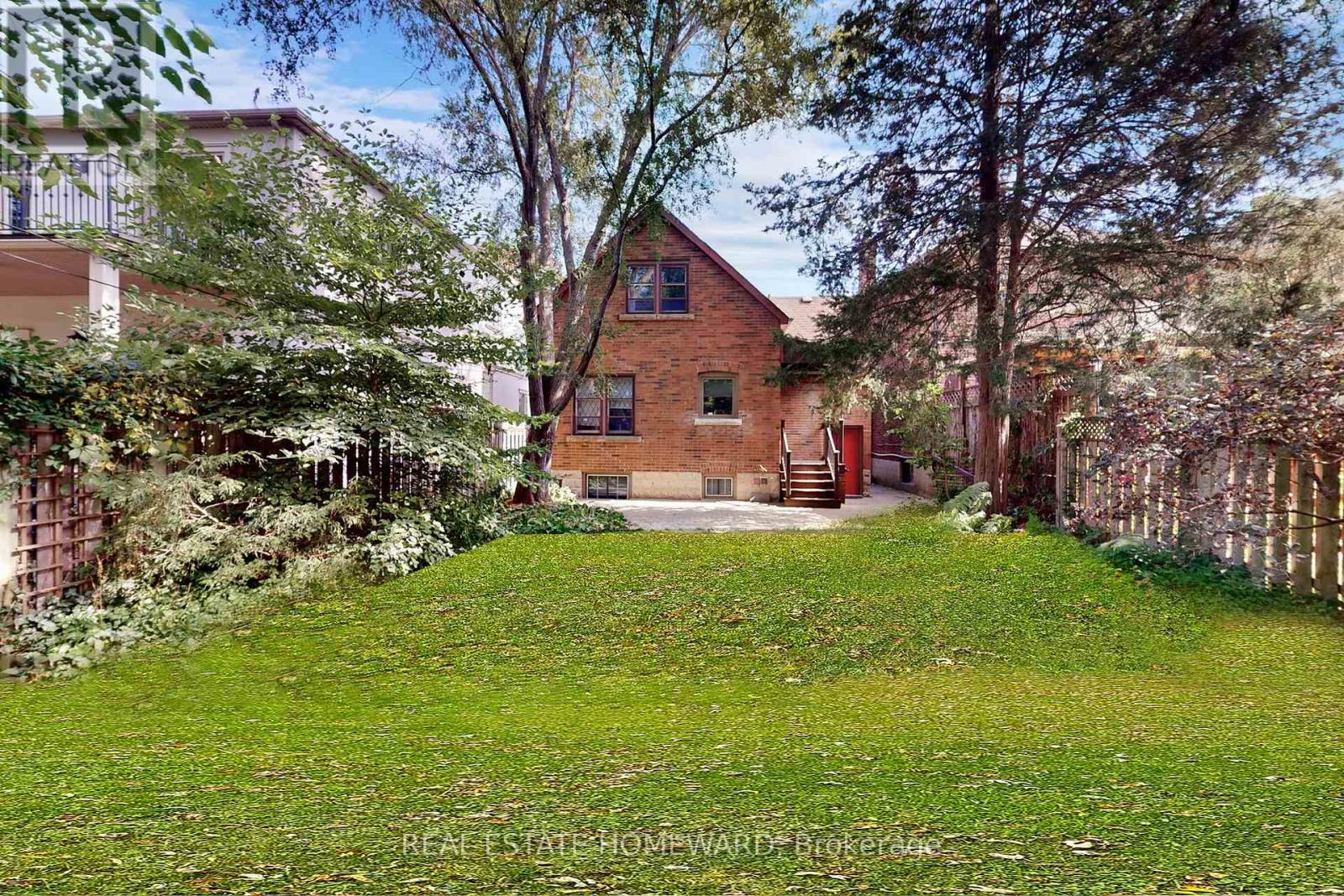 250 Grenview Boulevard S, Toronto, Ontario  M8Y 3V3 - Photo 37 - W12509216