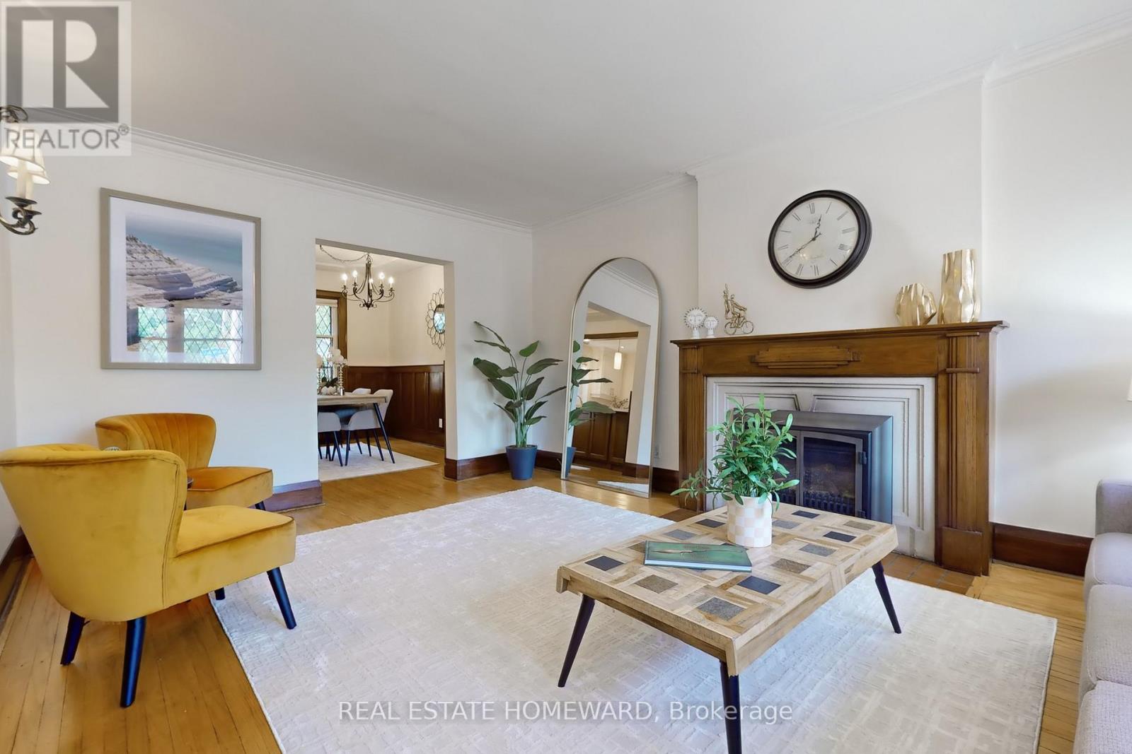 250 Grenview Boulevard S, Toronto, Ontario  M8Y 3V3 - Photo 5 - W12509216