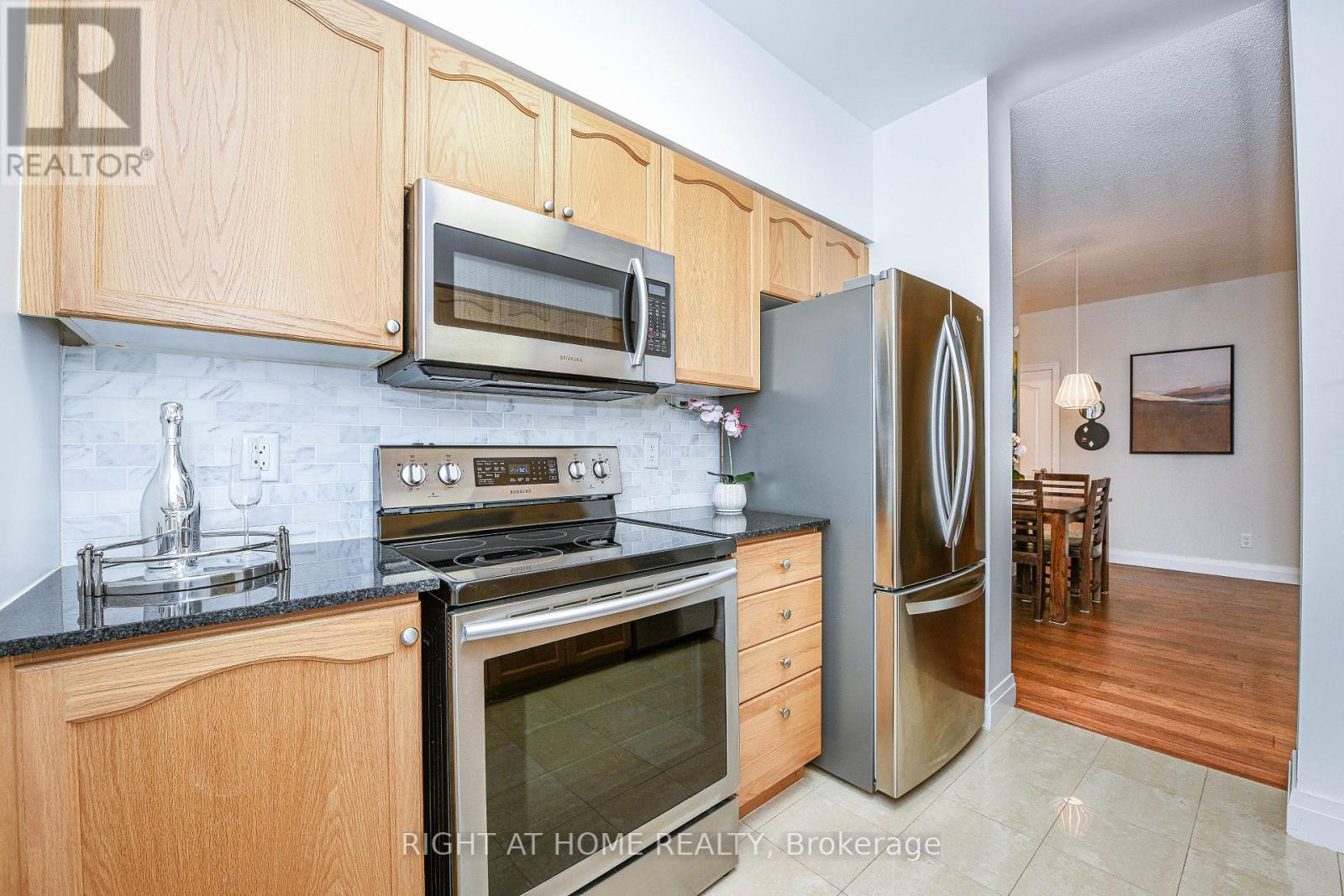 109 - 2119 Lake Shore Boulevard W, Toronto, Ontario  M8V 4E8 - Photo 13 - W12509282