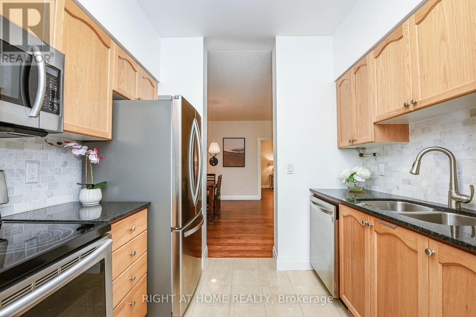 109 - 2119 Lake Shore Boulevard W, Toronto, Ontario  M8V 4E8 - Photo 14 - W12509282