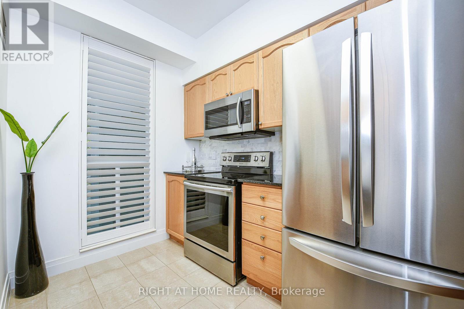 109 - 2119 Lake Shore Boulevard W, Toronto, Ontario  M8V 4E8 - Photo 15 - W12509282