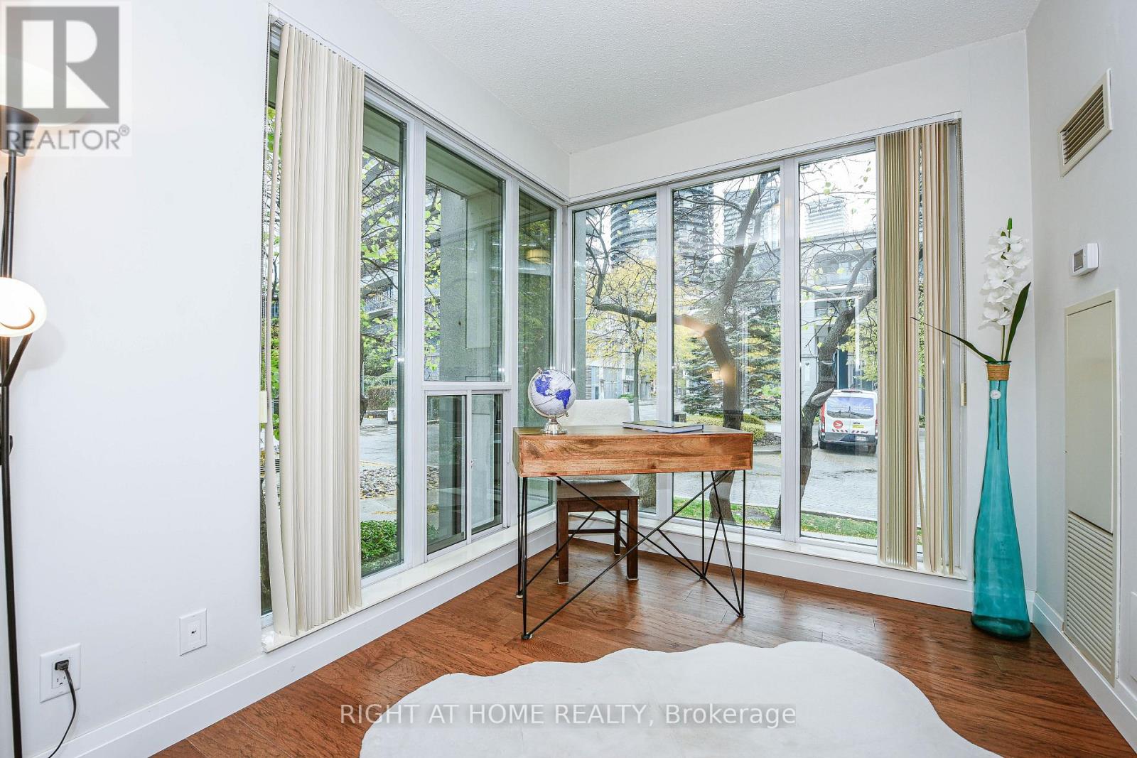 109 - 2119 Lake Shore Boulevard W, Toronto, Ontario  M8V 4E8 - Photo 24 - W12509282