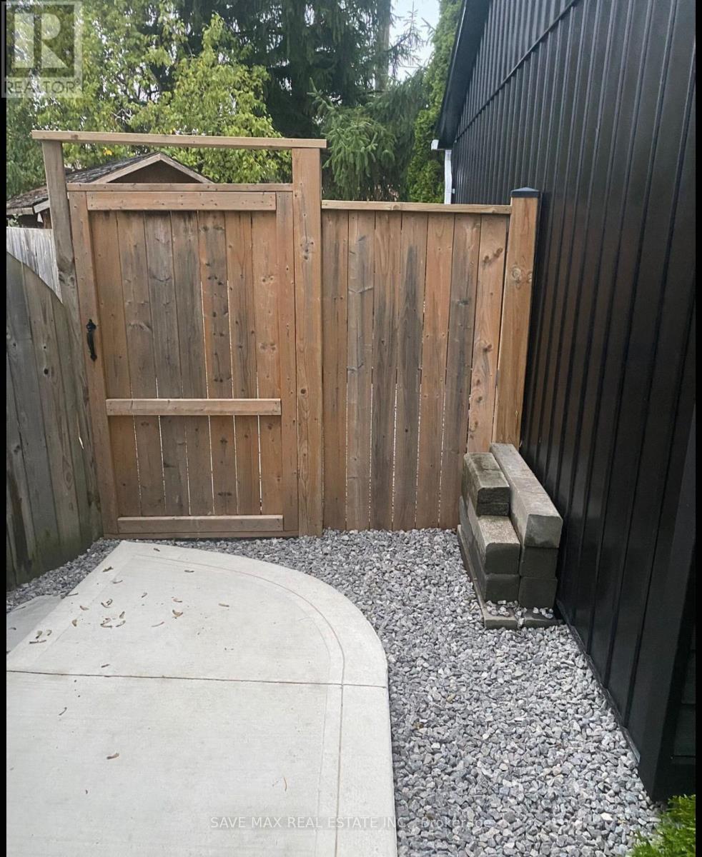 26 Hillbank Trail, Brampton, Ontario  L6S 1P6 - Photo 23 - W12509324