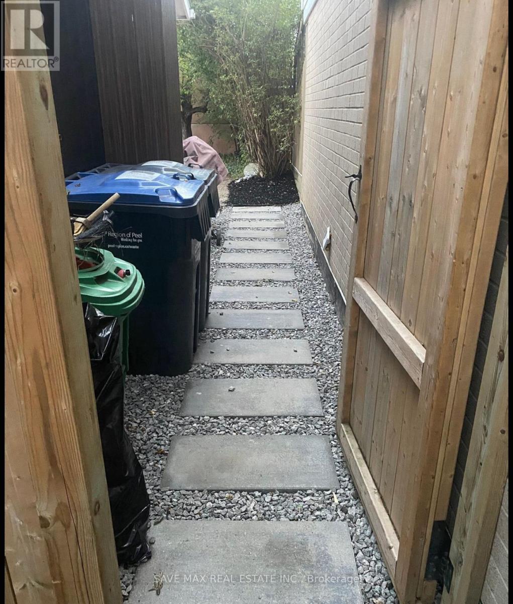 26 Hillbank Trail, Brampton, Ontario  L6S 1P6 - Photo 24 - W12509324