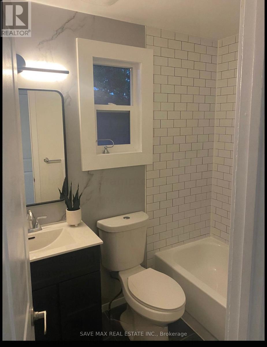 26 Hillbank Trail, Brampton, Ontario  L6S 1P6 - Photo 8 - W12509324