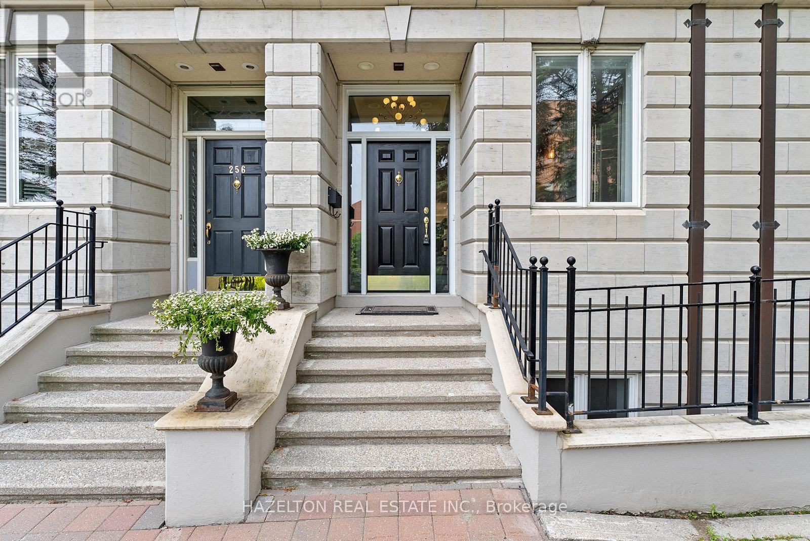 258 Spadina Road, Toronto, Ontario  M5R 2V1 - Photo 3 - C12210154
