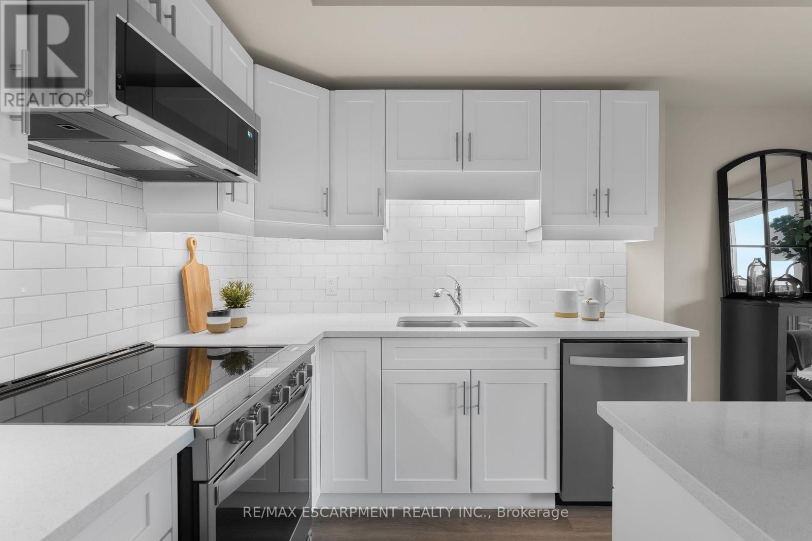 403 - 118 Summersides Boulevard, Pelham, Ontario  L0E 1E1 - Photo 8 - X12365377