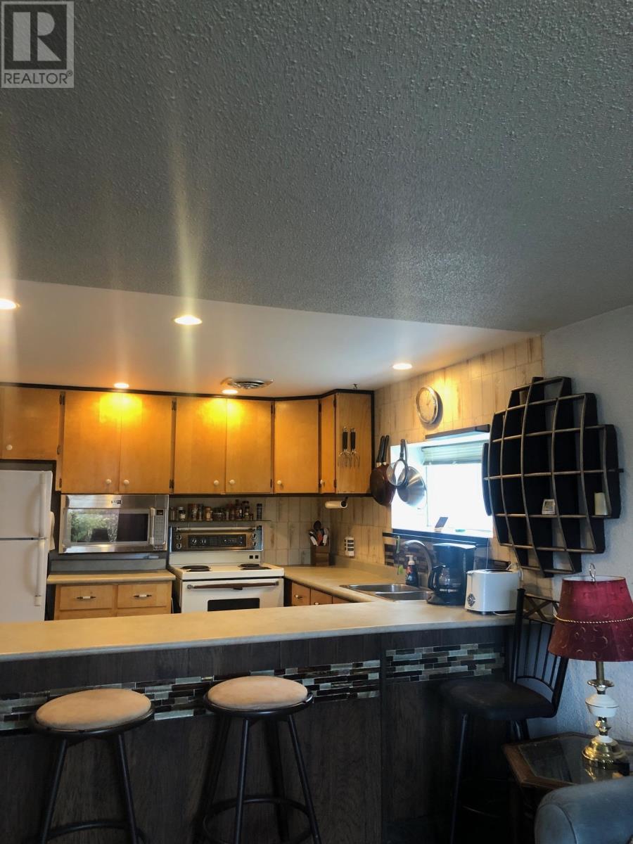 205 Main St, Schreiber, Ontario  P0T 2W0 - Photo 5 - TB253386