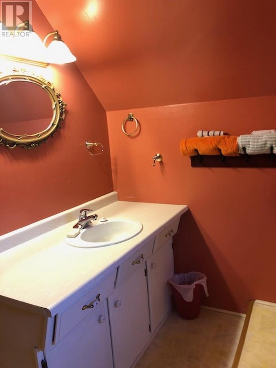 205 Main St, Schreiber, Ontario  P0T 2W0 - Photo 11 - TB253386