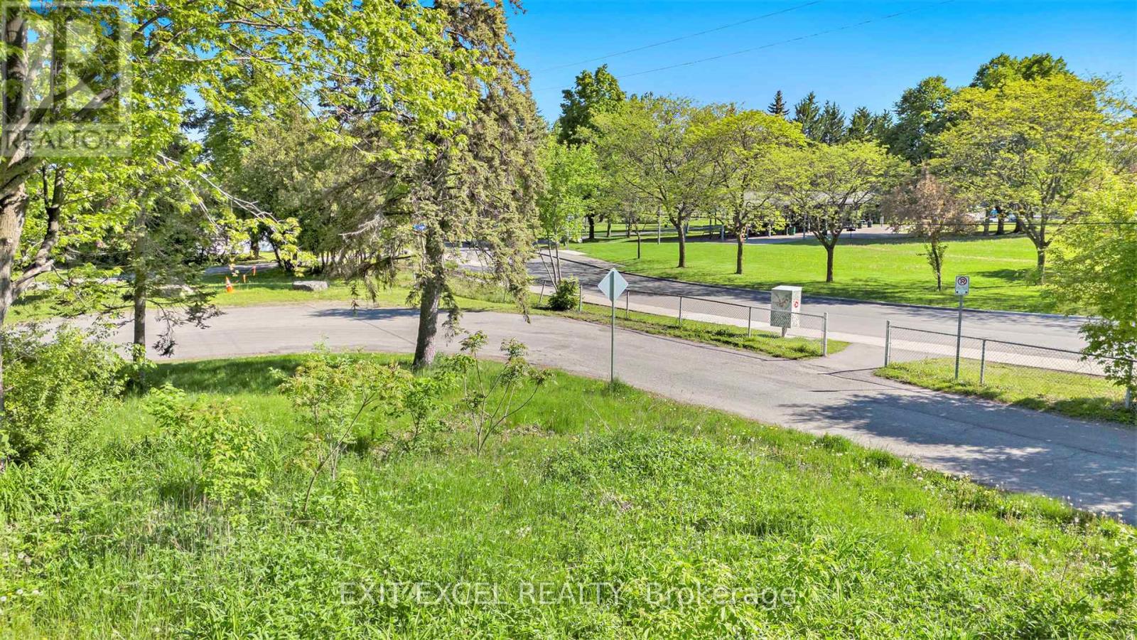 38 Farrow Street, Ottawa, Ontario  K2B 6E1 - Photo 5 - X12509474