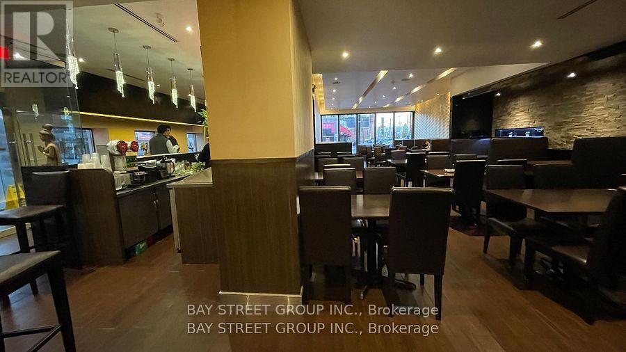 113 James Street N, Hamilton, Ontario  L8R 2K6 - Photo 3 - X12509212