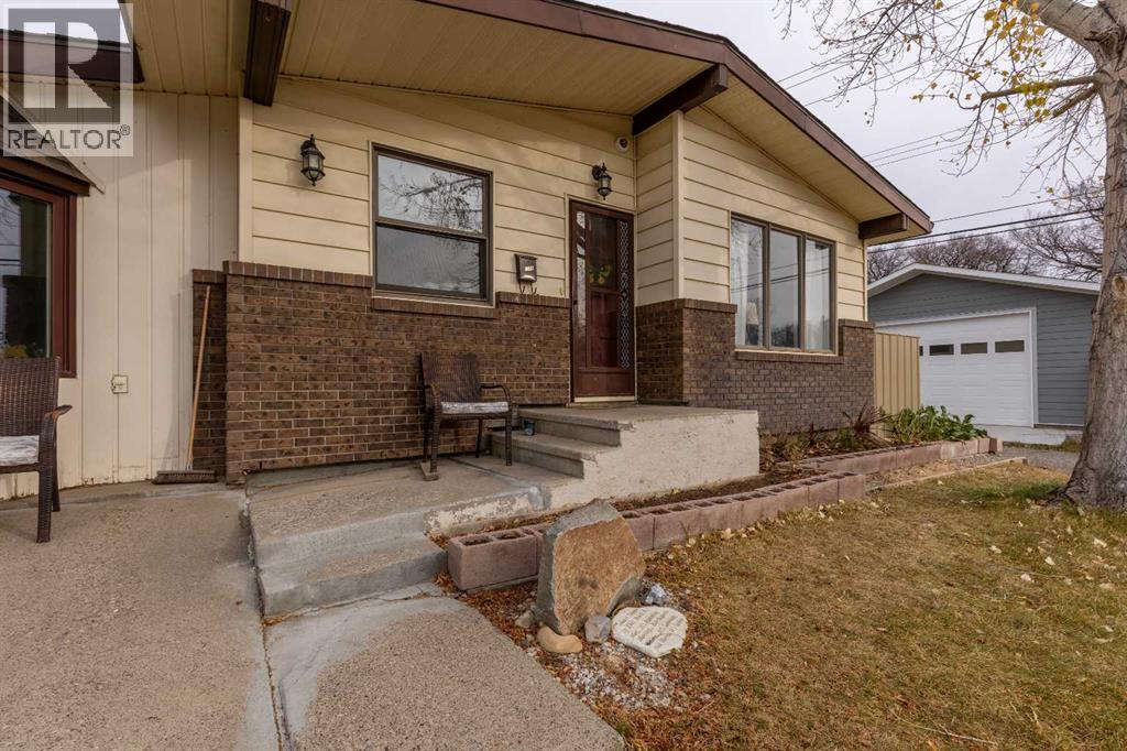 1919 19 Avenue S, Lethbridge, Alberta  T1K 3E7 - Photo 3 - A2268685