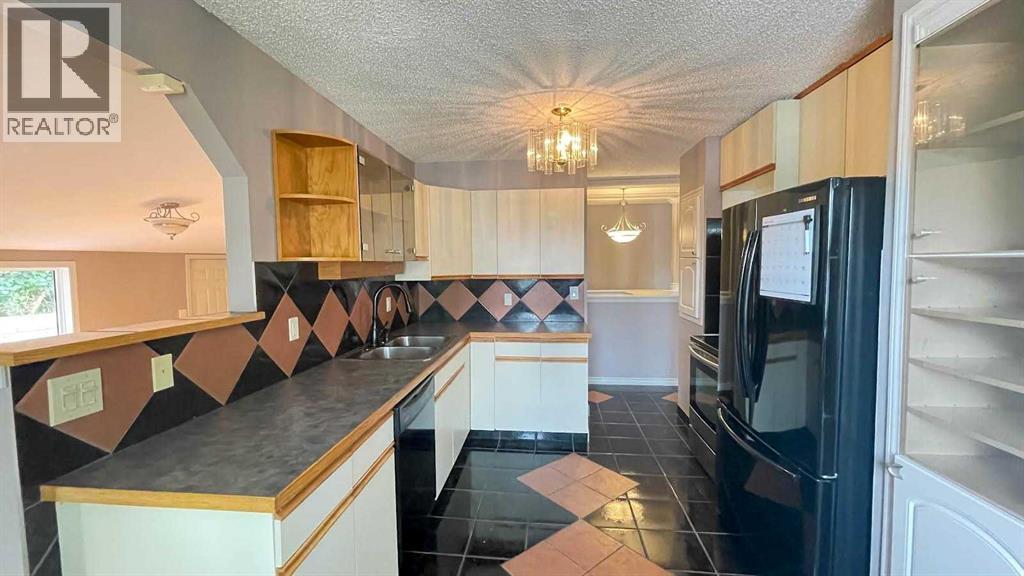 1919 19 Avenue S, Lethbridge, Alberta  T1K 3E7 - Photo 8 - A2268685