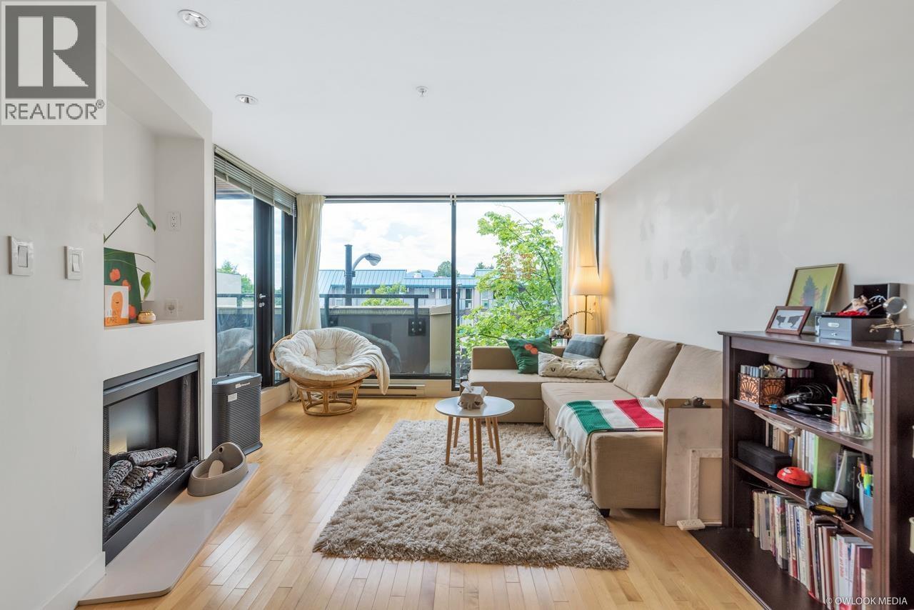 304 2525 Blenheim Street, Vancouver, British Columbia  V6K 4W6 - Photo 2 - R3064546