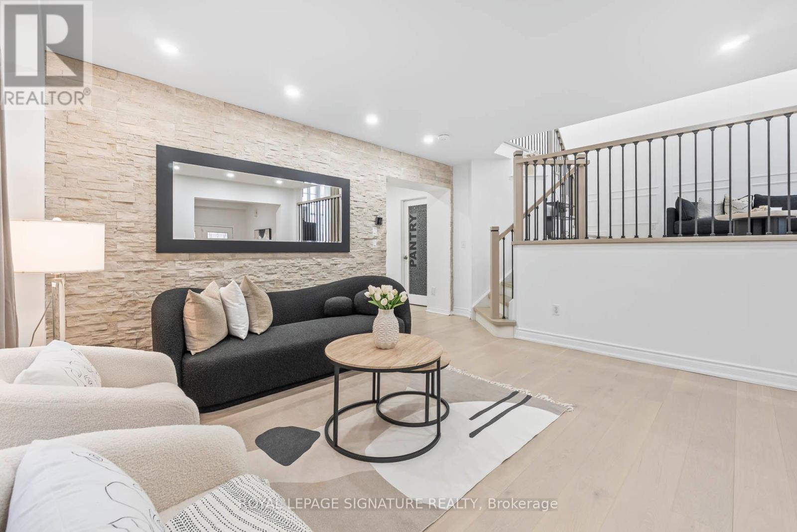 607 Shaftsbury Street, Oshawa, Ontario  L1K 2X4 - Photo 4 - E12508628