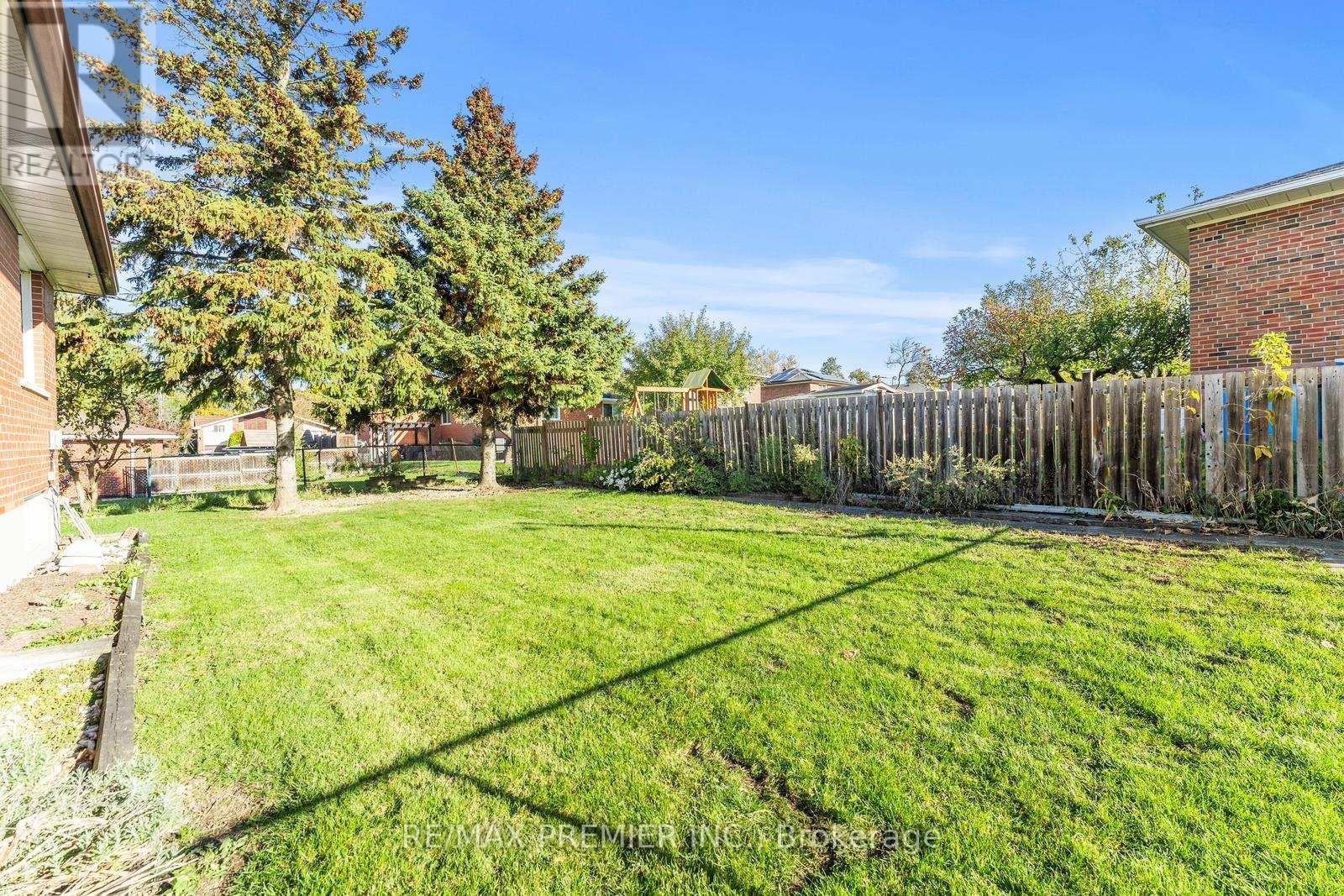 75 Monclova Road, Toronto, Ontario  M3M 1N9 - Photo 29 - W12487361