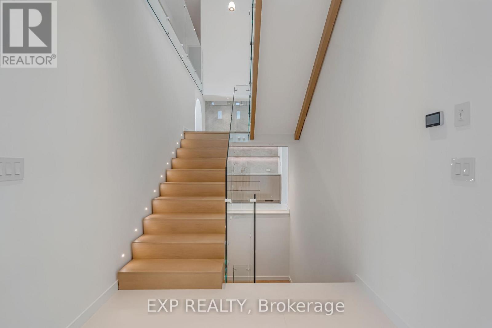 114 Tracina Drive, Oakville, Ontario  L6L 4B7 - Photo 10 - W12420749