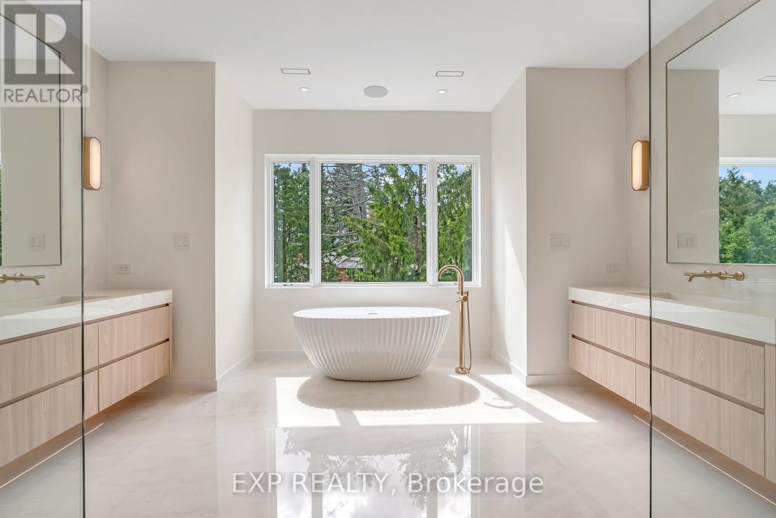 114 Tracina Drive, Oakville, Ontario  L6L 4B7 - Photo 24 - W12420749