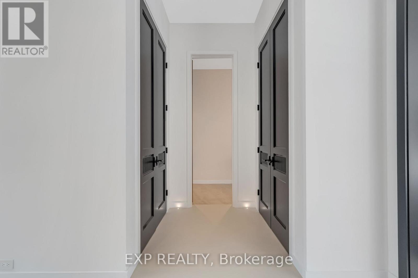 114 Tracina Drive, Oakville, Ontario  L6L 4B7 - Photo 11 - W12420749