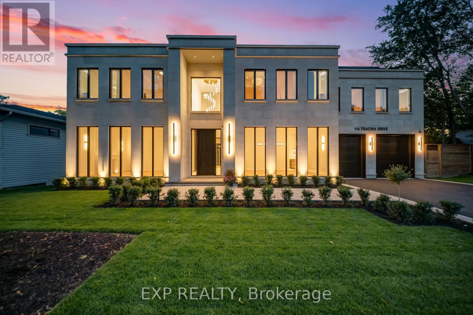 114 Tracina Drive, Oakville, Ontario  L6L 4B7 - Photo 3 - W12420749