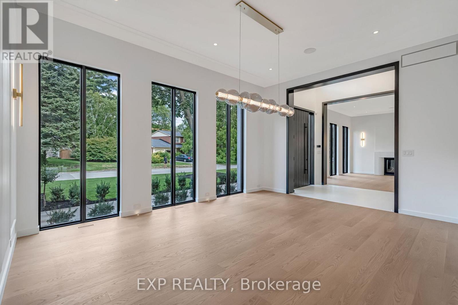 114 Tracina Drive, Oakville, Ontario  L6L 4B7 - Photo 8 - W12420749