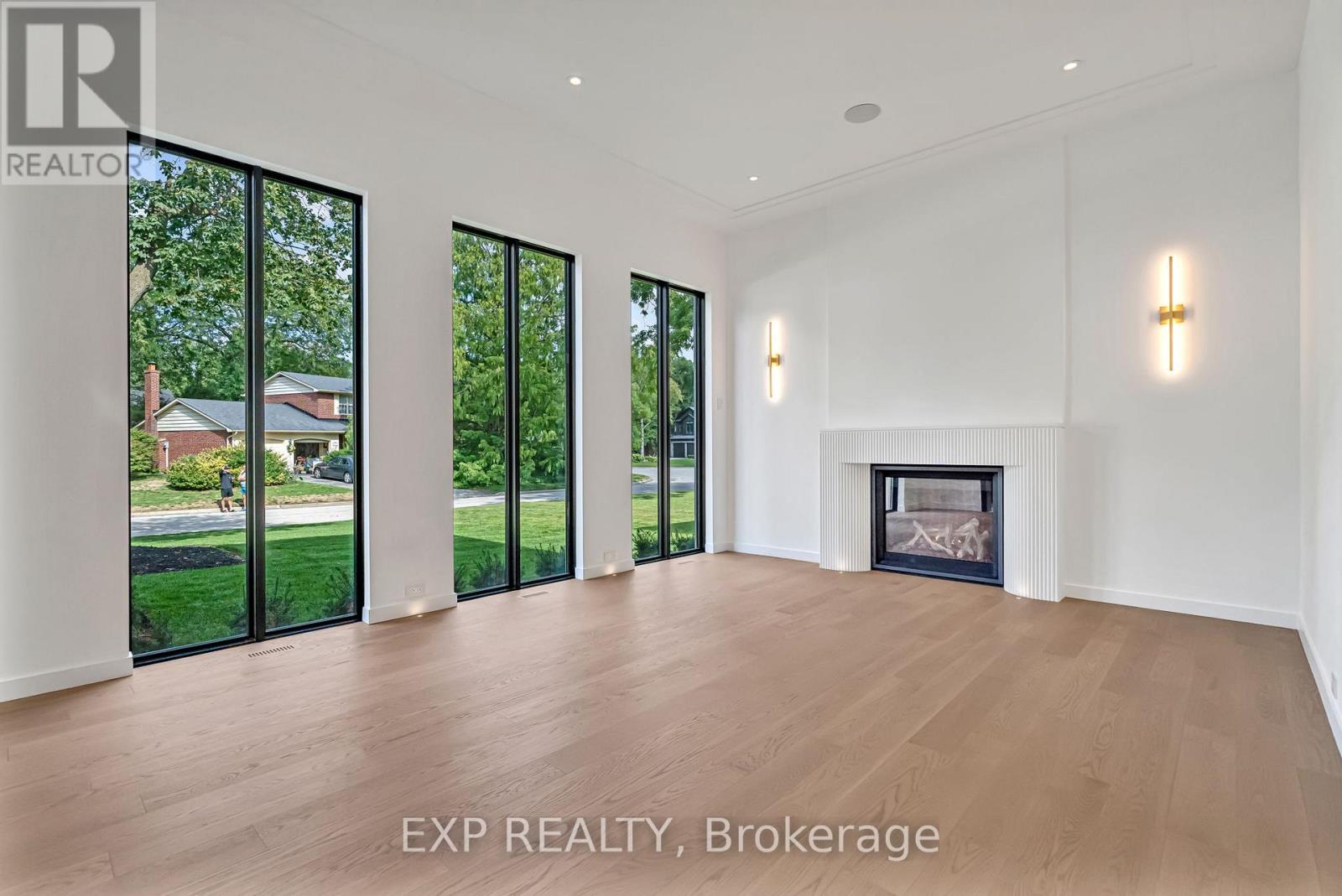 114 Tracina Drive, Oakville, Ontario  L6L 4B7 - Photo 5 - W12420749