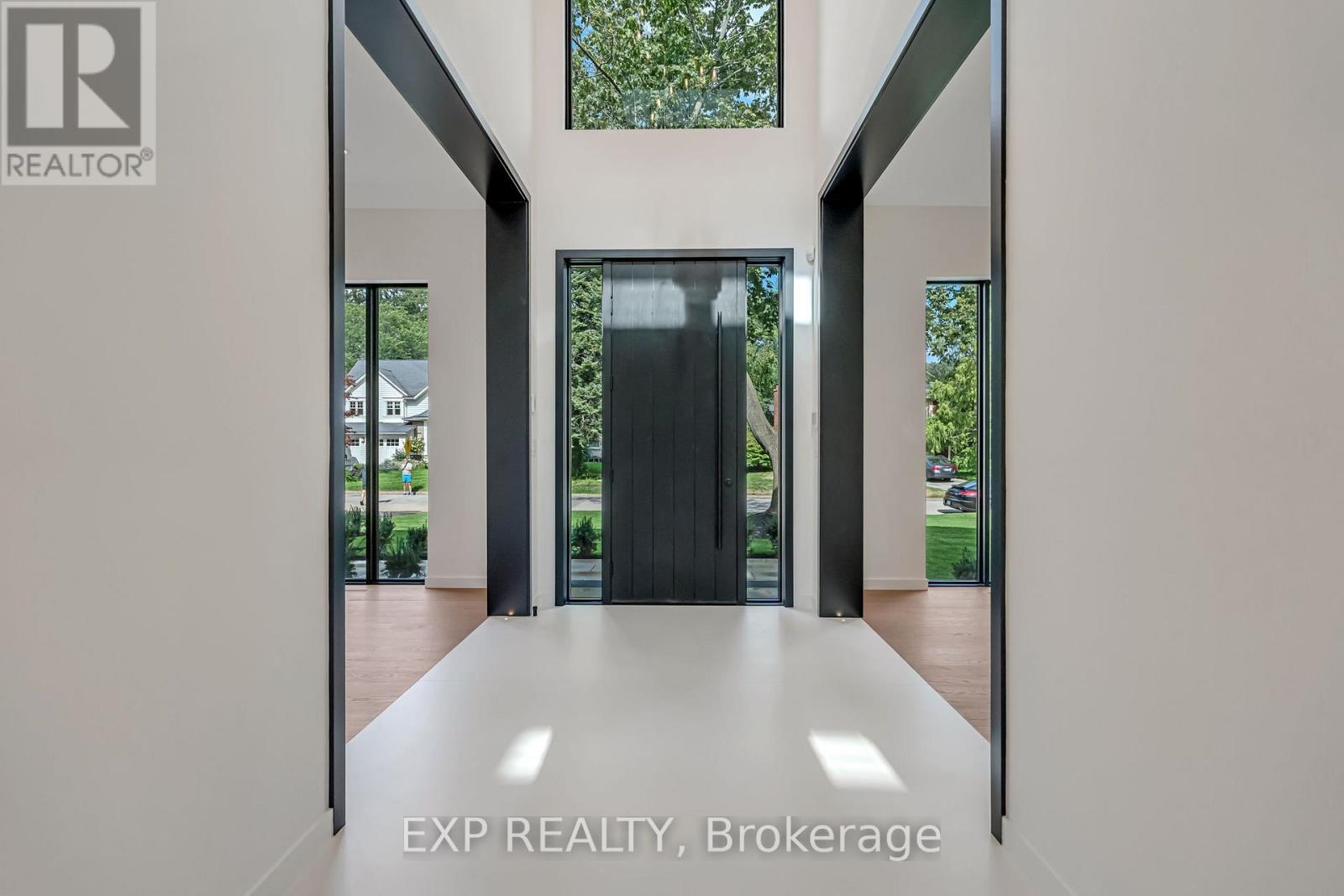 114 Tracina Drive, Oakville, Ontario  L6L 4B7 - Photo 9 - W12420749