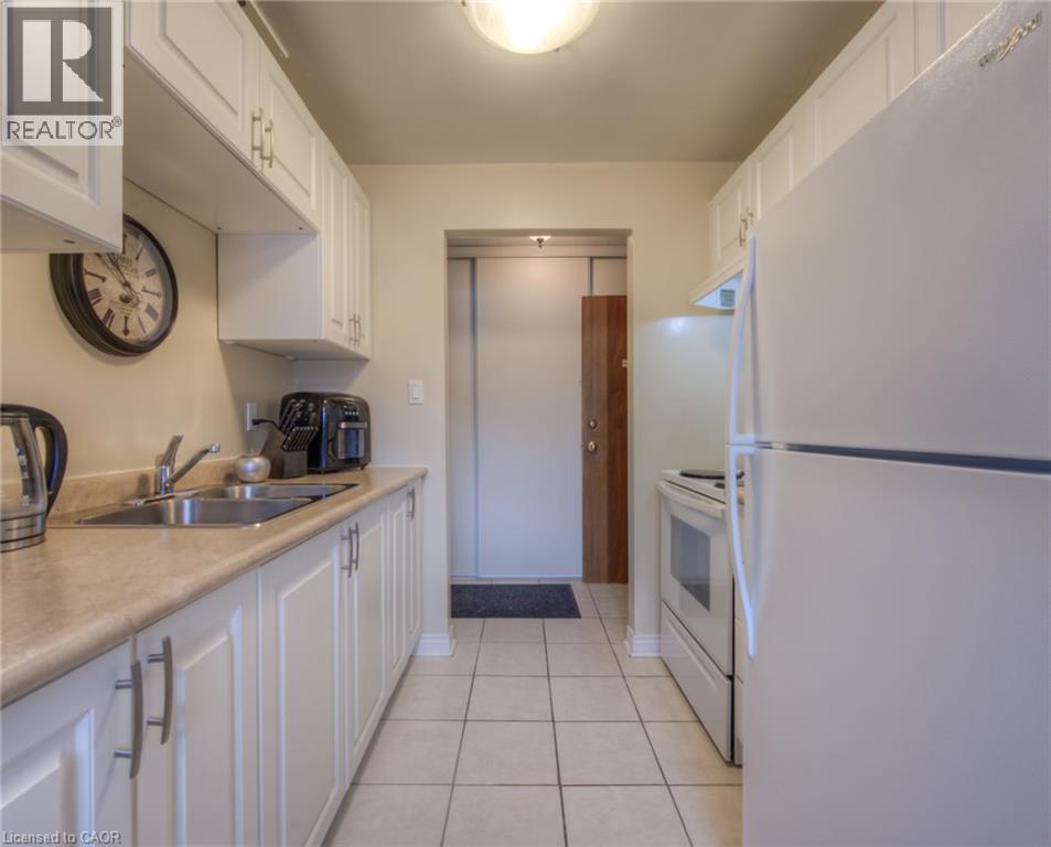 527 Parkside Drive Unit# 8, Waterloo, Ontario  N2L 4X7 - Photo 12 - 40785713