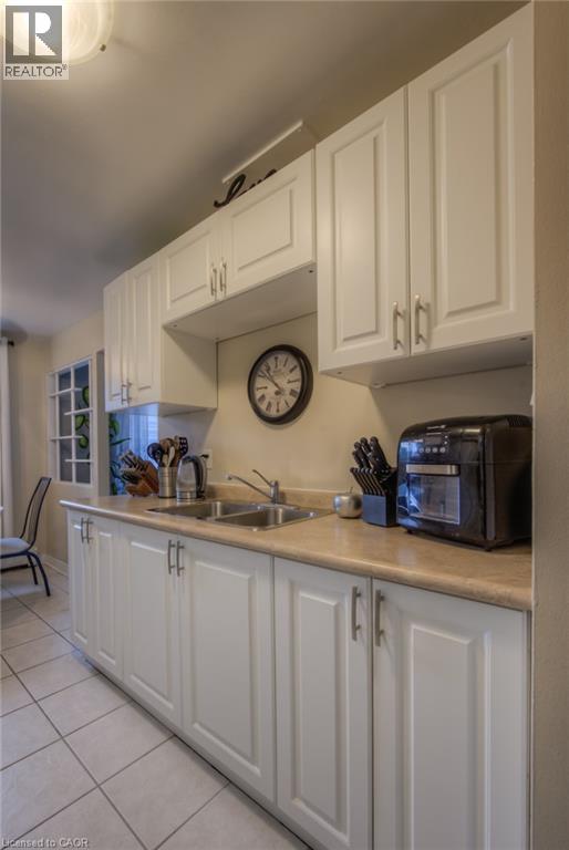 527 Parkside Drive Unit# 8, Waterloo, Ontario  N2L 4X7 - Photo 14 - 40785713