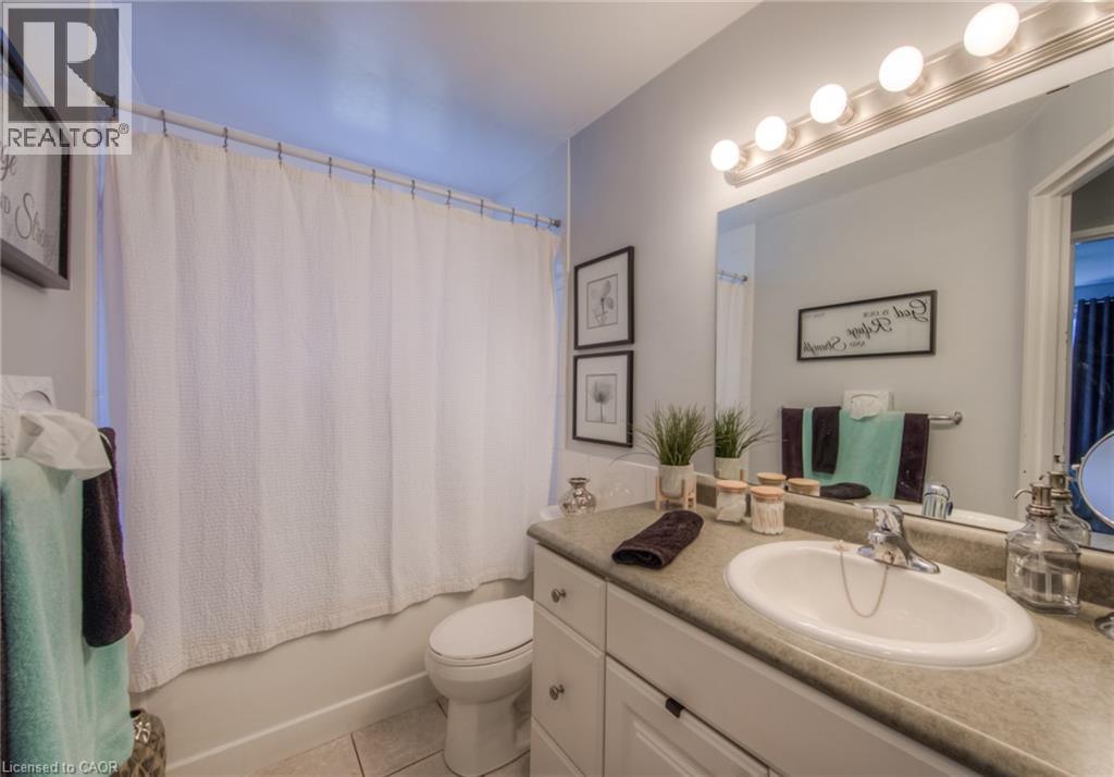 527 Parkside Drive Unit# 8, Waterloo, Ontario  N2L 4X7 - Photo 4 - 40785713