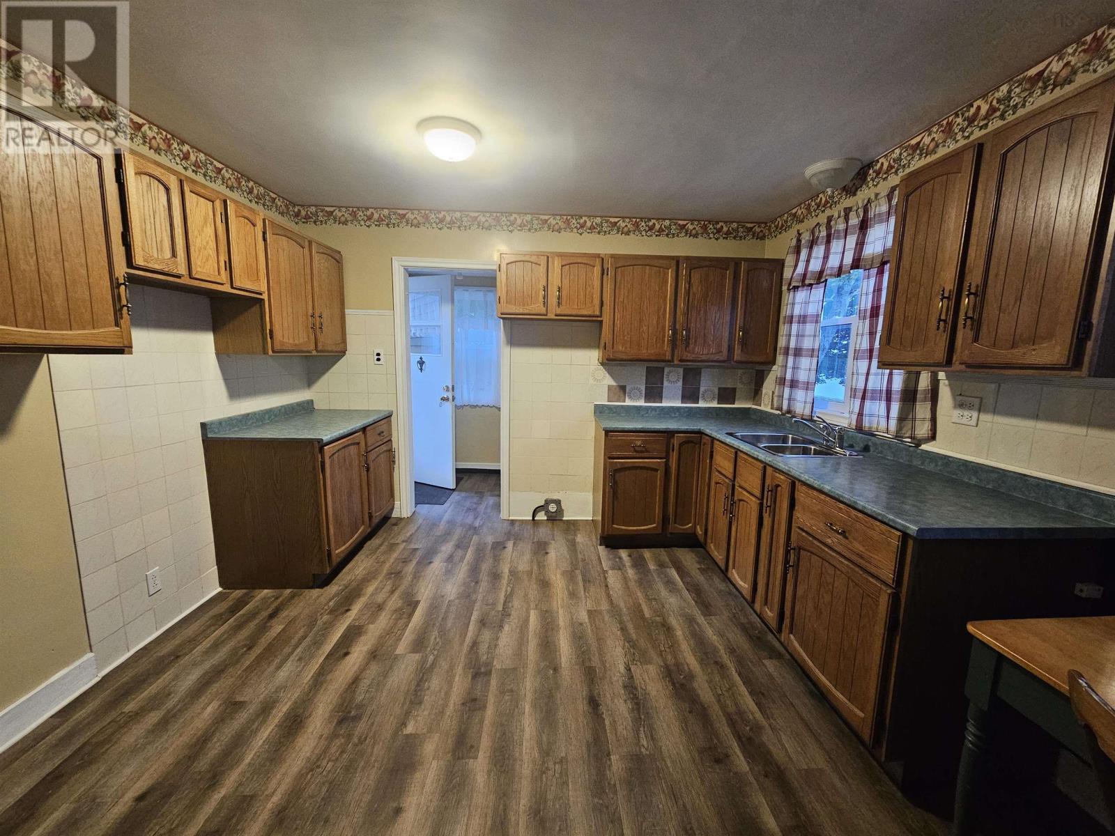 92 Queen Street, North Sydney, Nova Scotia  B2A 1A6 - Photo 12 - 202521204