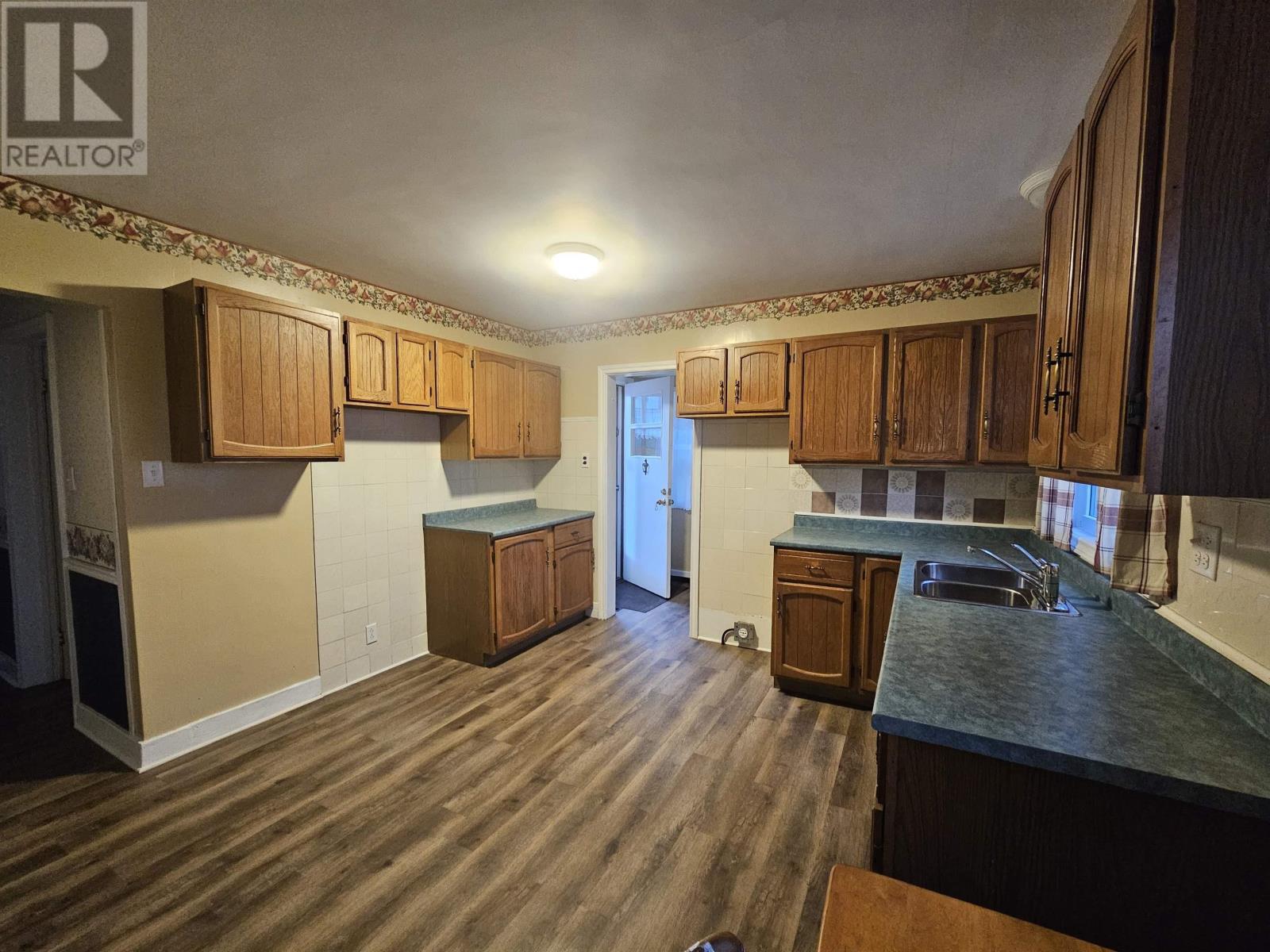 92 Queen Street, North Sydney, Nova Scotia  B2A 1A6 - Photo 14 - 202521204