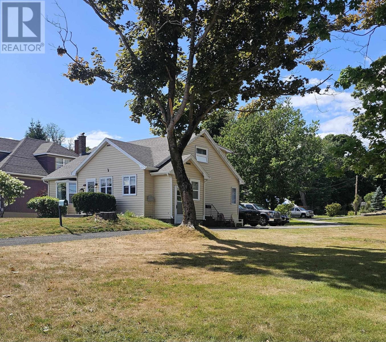 92 Queen Street, North Sydney, Nova Scotia  B2A 1A6 - Photo 2 - 202521204