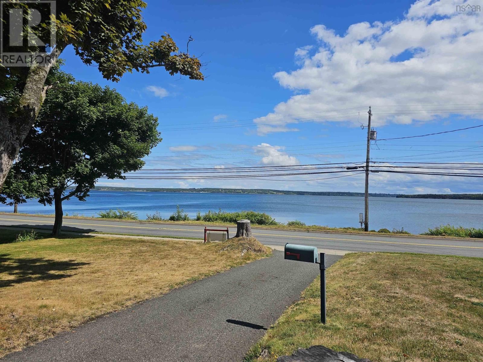 92 Queen Street, North Sydney, Nova Scotia  B2A 1A6 - Photo 3 - 202521204